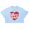 Kort T-shirt til kvinder med hjerte og skrift