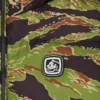 Pufferjakke med tigerstriber